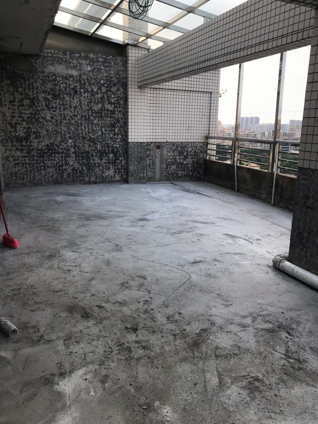 阳台墙砖空了一定会掉下来么视频(阳台墙砖空了一定会掉下来么视频教程)